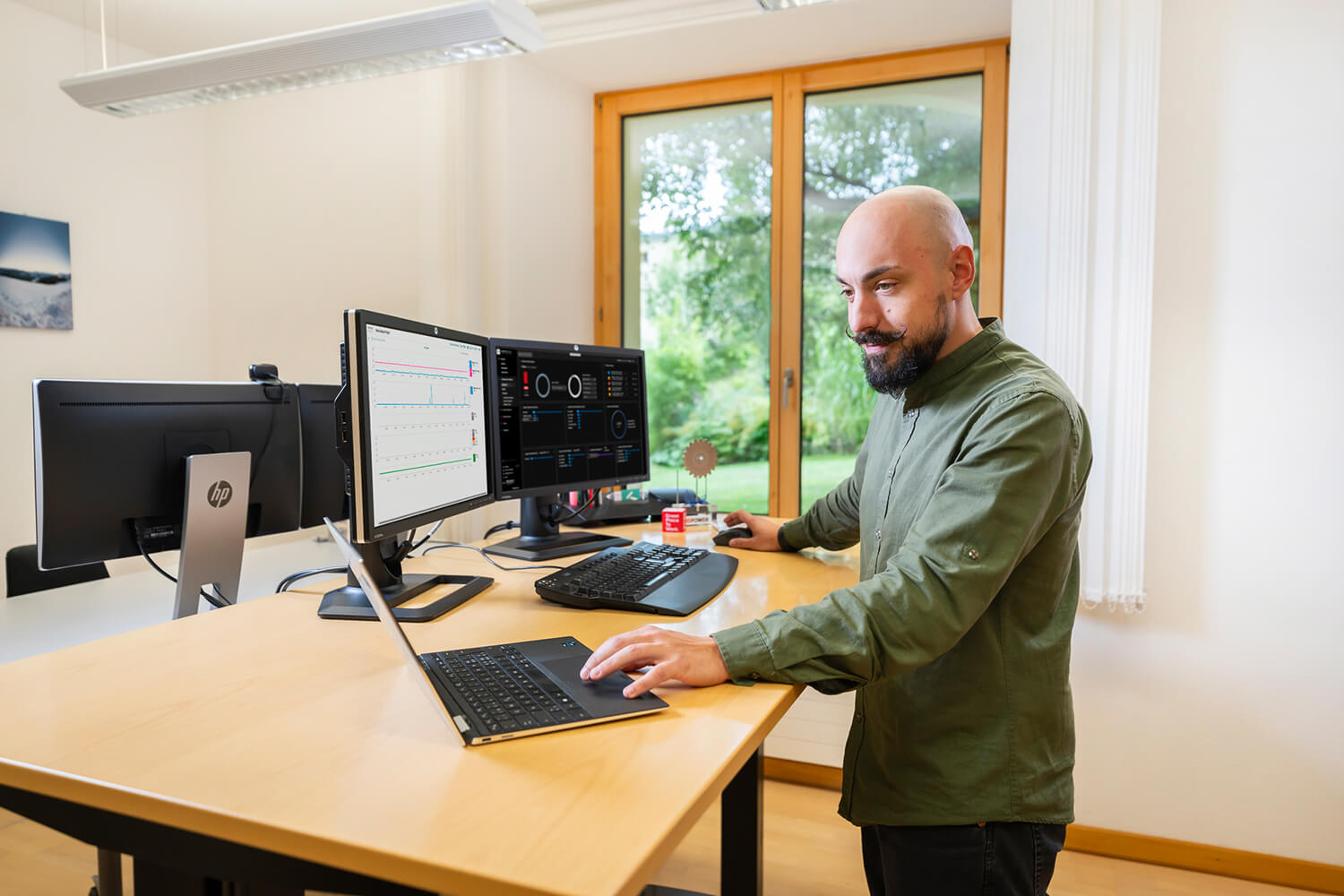 Ingegnere di sistemi IT in ufficio